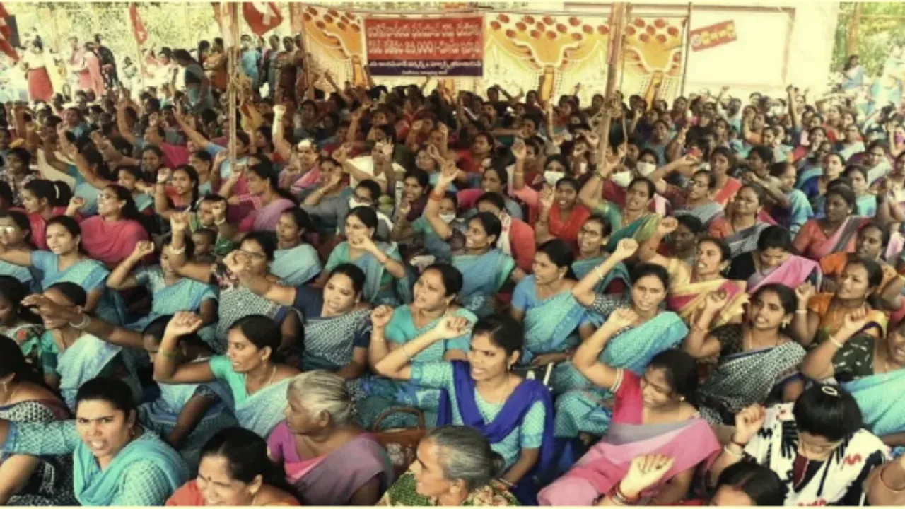 అంగన్వాడీలకు ఉద్యోగ భద్రత కల్పించాలి....!