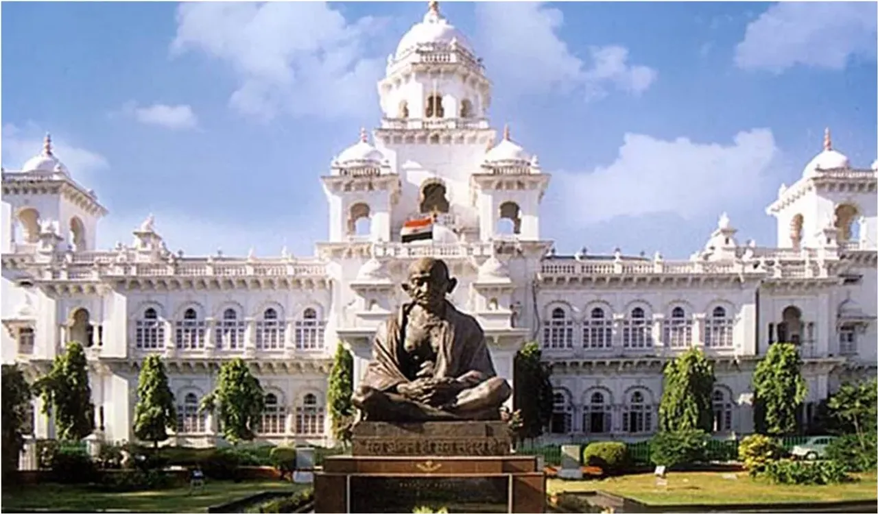 బ్రేకింగ్: అసెంబ్లీ ముందు పెట్రోల్ పోసుకొని ఆత్మహత్యాయత్నానికి పాల్పడ్డ యువకుడు..అలర్ట్ అయిన పోలీసులు!!