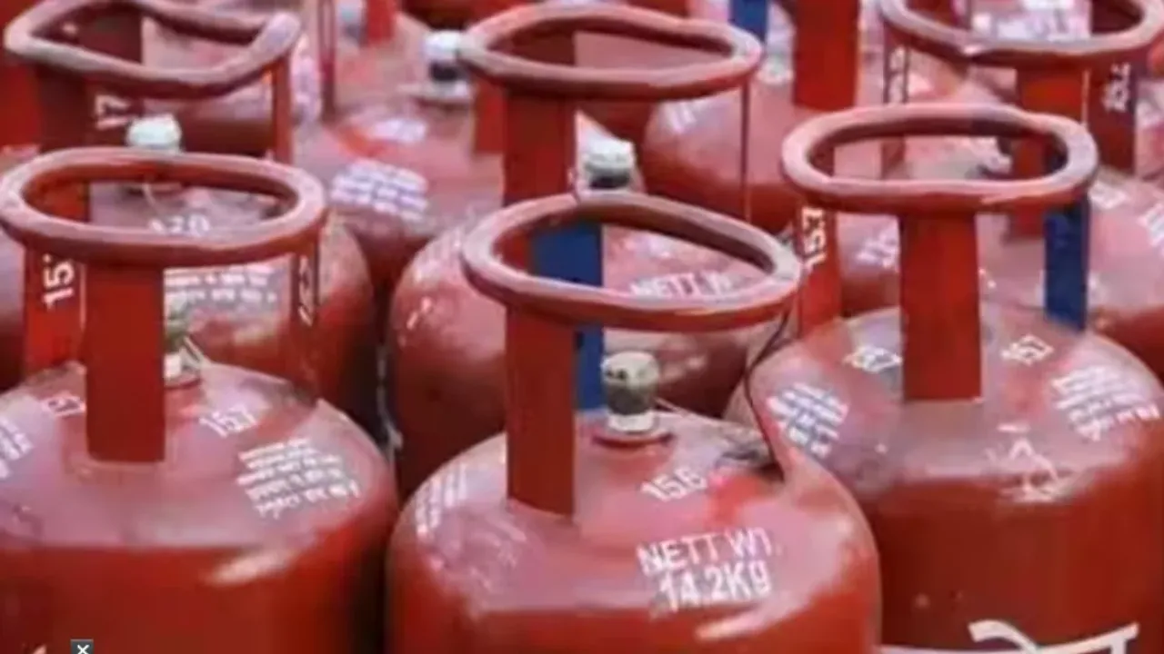 Gas Price Hike: వినియోగదారులకు షాక్.. భారీగా పెరిగిన గ్యాస్ సిలిండర్ ధర.. ఎంతంటే?