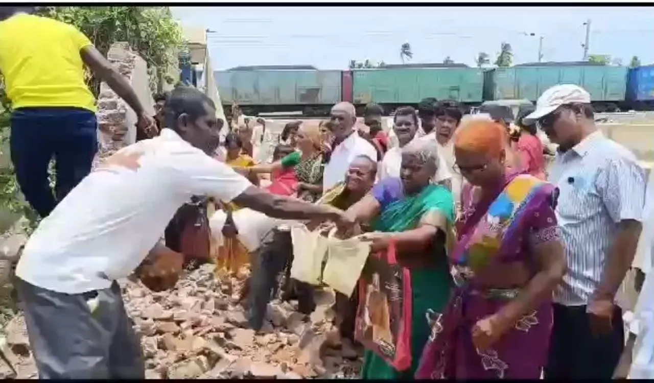 ఆ ఊరిలో వింత ఆచారం.. ఇంటి పునాది శంకుస్థాపన రాళ్ళే మహాప్రసాదం