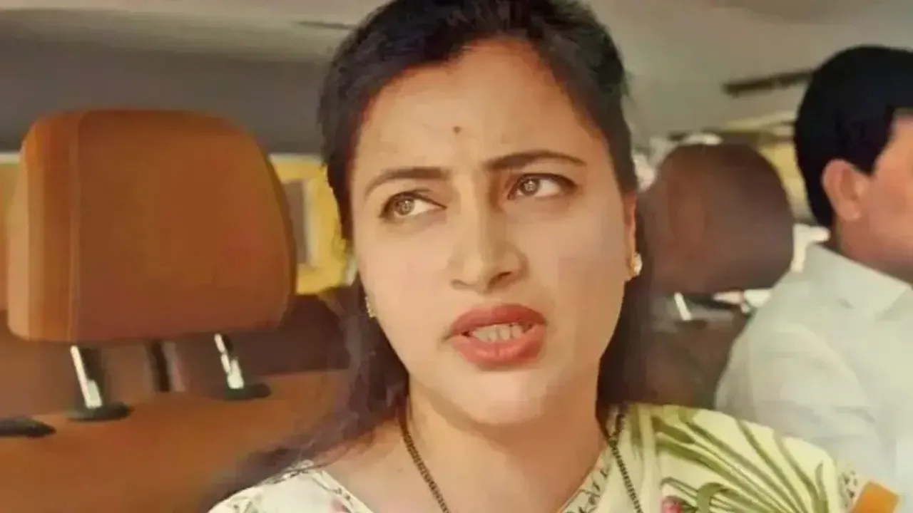 సినీ నటి, ఎంపీ నవనీత్ కౌర్ ను చంపేస్తామంటు బెదిరింపు కాల్స్...నిందితుడి అరెస్టు....!