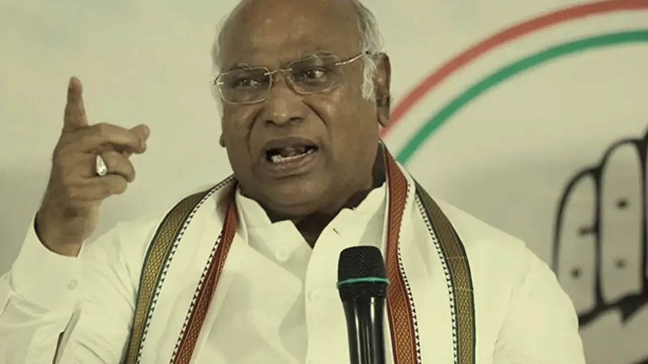 స్వాతంత్య్ర దినోత్సవం రోజు కూడా విపక్షాలపై మండిపడితే... ఇక దేశాన్ని మోడీ ఎలా నిర్మిస్తారు...!