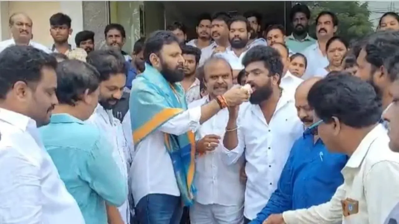 చిరంజీవిని విమర్శించేంత సంస్కారహీనుడిని కాను: కొడాలి నాని!
