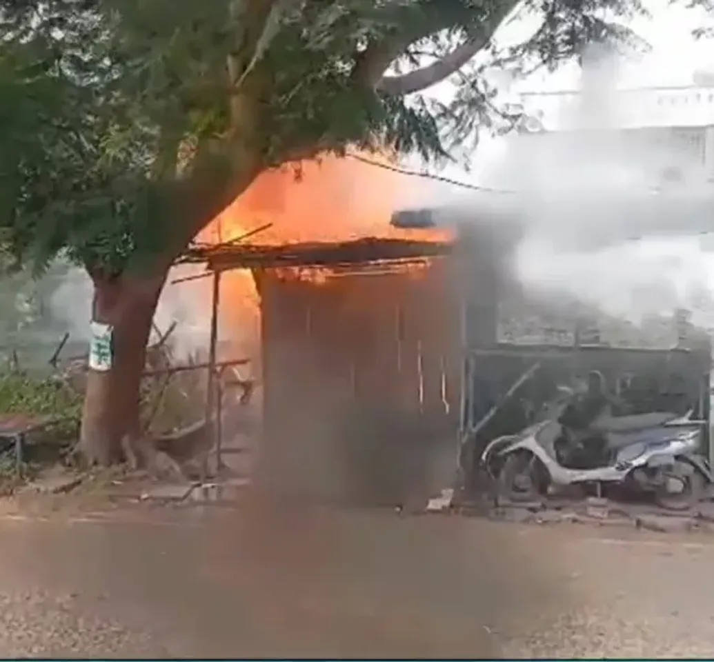 నరసాపురంలో సబ్ జైల్ సమీపంలో అగ్నిప్రమాదం.. దెబ్బతిన్న రామాలయం రథం