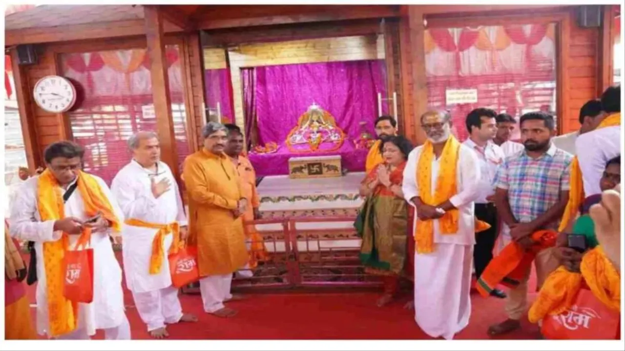 Rajnikanth: అయోధ్యలో సూపర్ స్టార్...హనుమాన్ గర్హిని దర్శించుకున్న రజనీకాంత్..!!