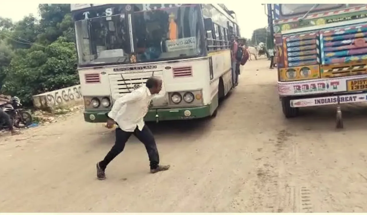 ప్రాణాలతో చలగాటం ఆడుతున్న డబుల్ బెడ్‌ రూం స్కీం
