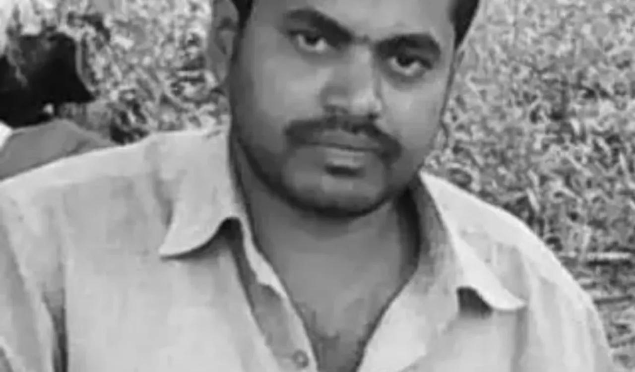 మూడు రోజుల క్రితం ఫీల్డ్ అసిస్టెంట్ మిస్సింగ్..చెరువులో డెడ్ బాడీ..మర్డరేనా?