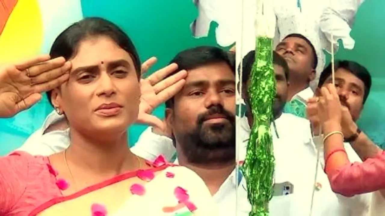 Y S Sharmila: స్వాతంత్ర్య దినోత్సవ వేడుకల్లో కేంద్ర, రాష్ట్ర ప్రభుత్వాలపై షర్మిల ఫైర్!