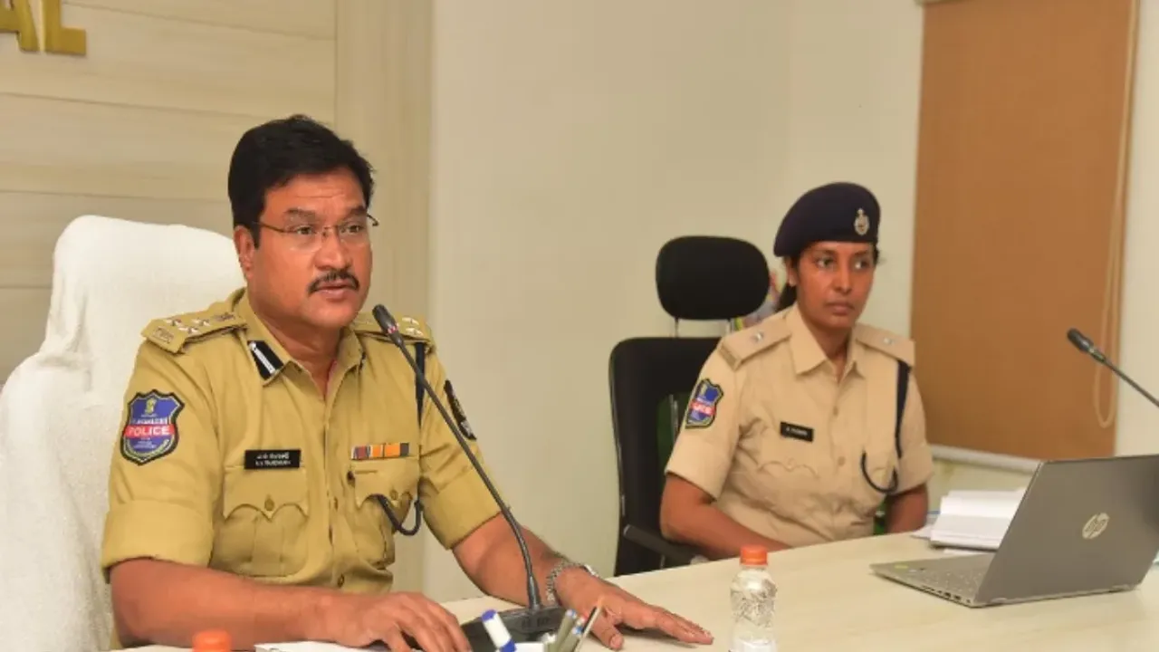 Police Commissioner: ఏబీవీపీ నేతలు ఫర్నీచర్‌ను ధ్వంసం చేశారు