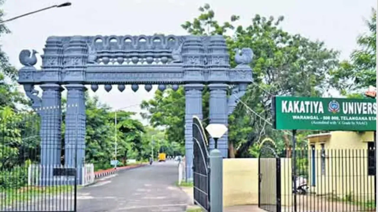 VC Ramesh: విద్యార్థి నేతలు ఆఫీస్‌ ఫర్నీచర్‌ ధ్వంసం చేశారు