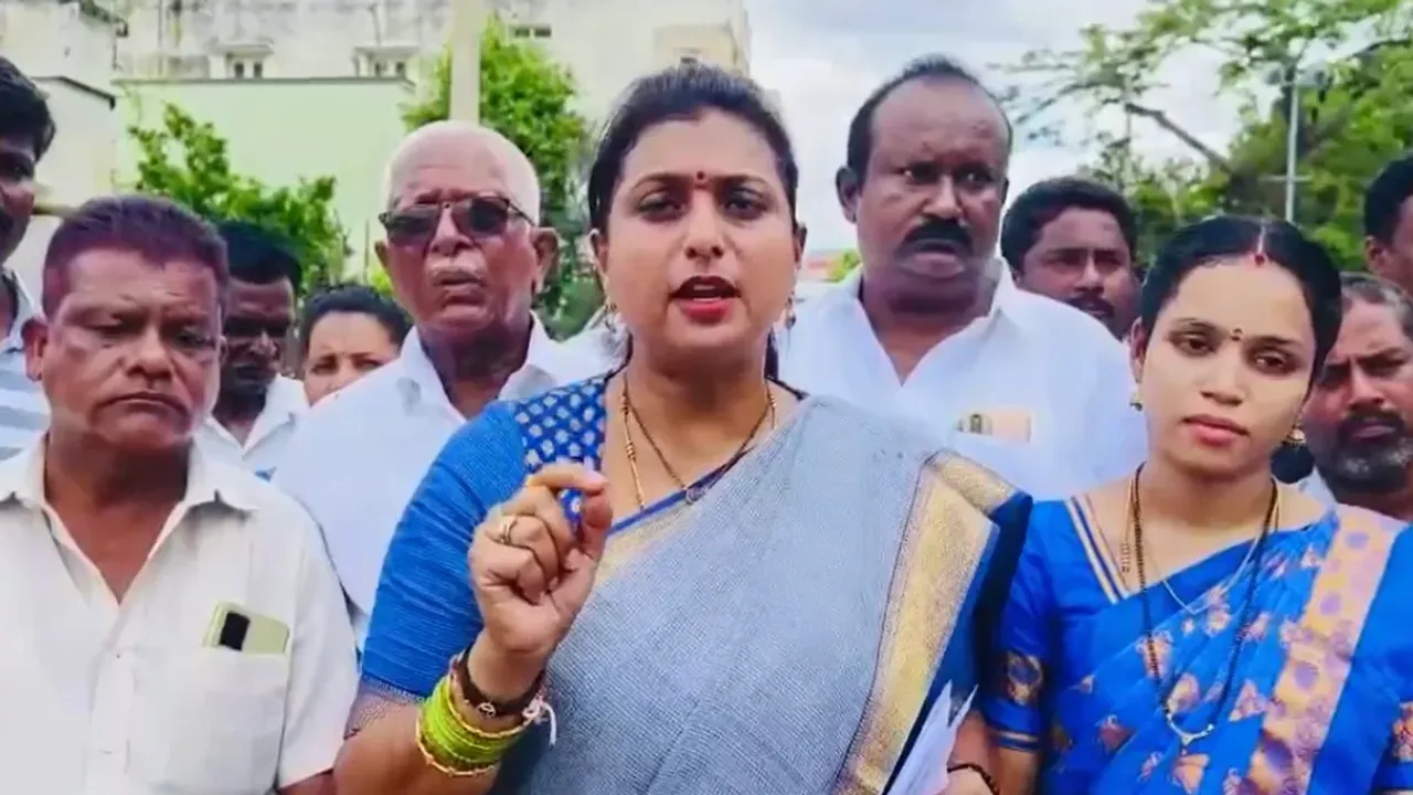 Roja: గడపగడపకు మన ప్రభుత్వం కార్యక్రమంలో మంత్రి రోజా..
