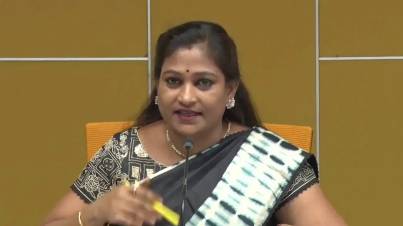 Vangalapudi Anitha: రాష్ట్రంలో పిచ్చికుక్క పాలన సాగుతోంది.. వంగలపూడి అనిత సంచలన వ్యాఖ్యలు