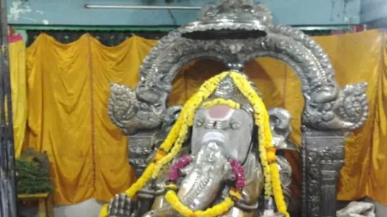 ఈ వినాయకుని చెవిలో చెబితే మీ కోరిక నెరవేరినట్లే..ఈ గుడి ఎక్కడ ఉందంటే!