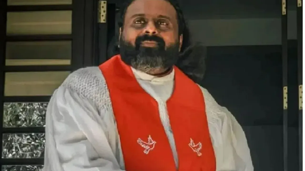 Kerala Church Father: అయ్యప్ప స్వామి దీక్ష తీసుకున్న చర్చి ఫాదర్‌..లైసెన్స్‌ కూడా వెనక్కి ఇచ్చేసి!