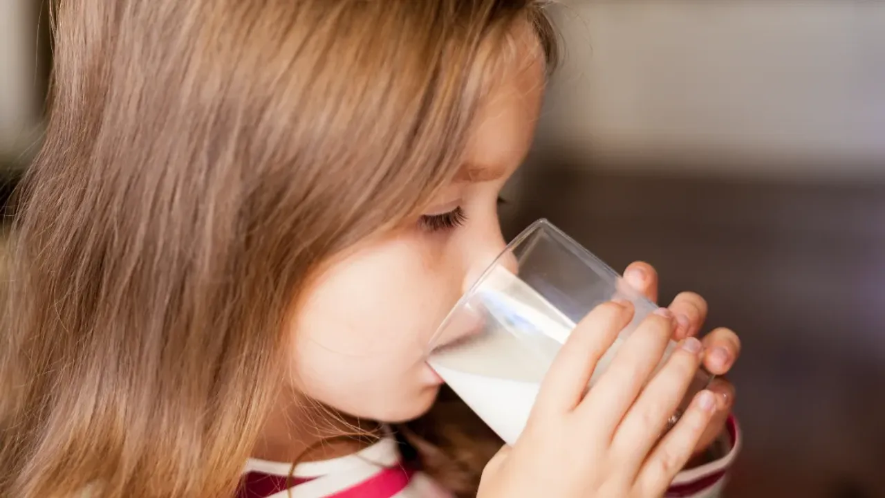 Drinking Milk : ఆ సమయంలో పాలు తాగవద్దు.. ఎందుకో తెలుసుకోండి!