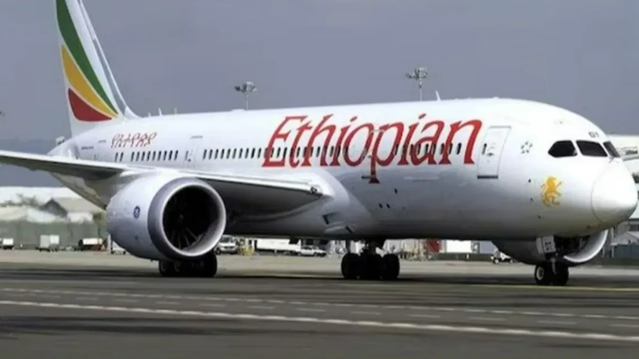 Emergency Landing:కాక్‌పిట్ లో పొగలు..ఢిల్లీలో ఎమర్జెన్సీ ల్యాండింగ్‌!