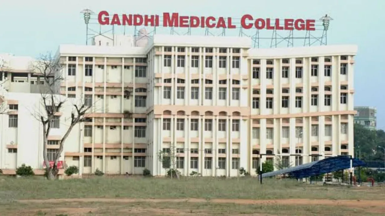 Gandhi Medical Collage : గాంధీ మెడికల్ కాలేజీలో ర్యాగింగ్...10మంది సీనియర్లపై చర్యలు..!!