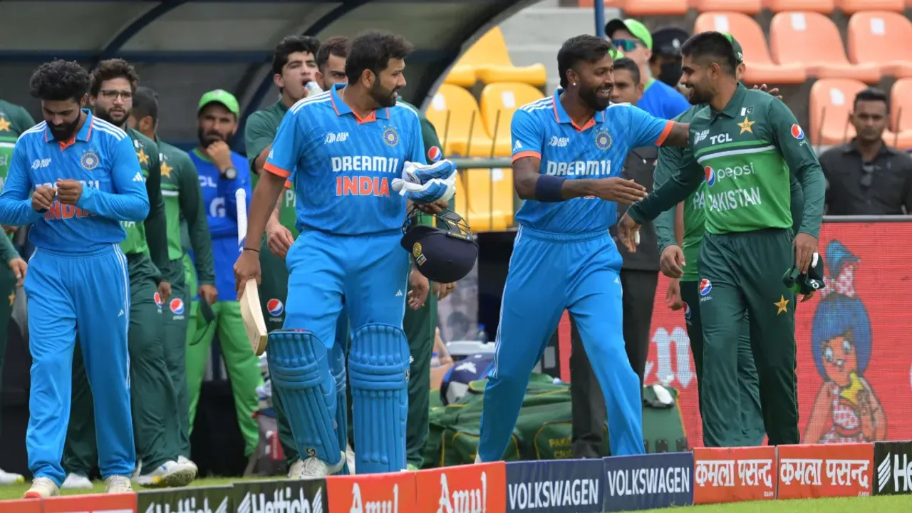 IND vs PAK: టీమిండియాకు షాక్.. రోహిత్ శర్మ, కోహ్లీ ఔట్