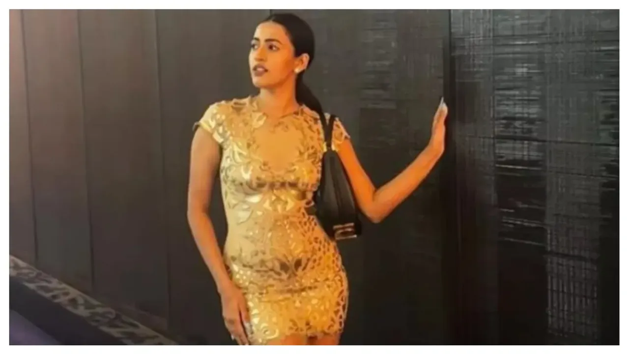 Niharika:అమెరికా వీధుల్లో మెగా అమ్మాయి గ్లామర్ షో