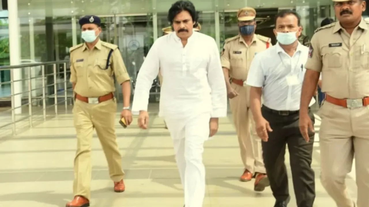 Pawankalyan: బేగంపేటలో పవన్ కల్యాణ్ విమానానికి అనుమతి నిరాకరణ