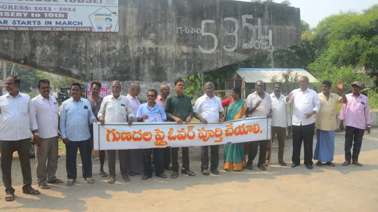 Gunadala Flyover : గుణదల బ్రిడ్జికి మోక్షం ఎప్పుడు?.. మహాధర్నాకు సీపీఎం పిలుపు