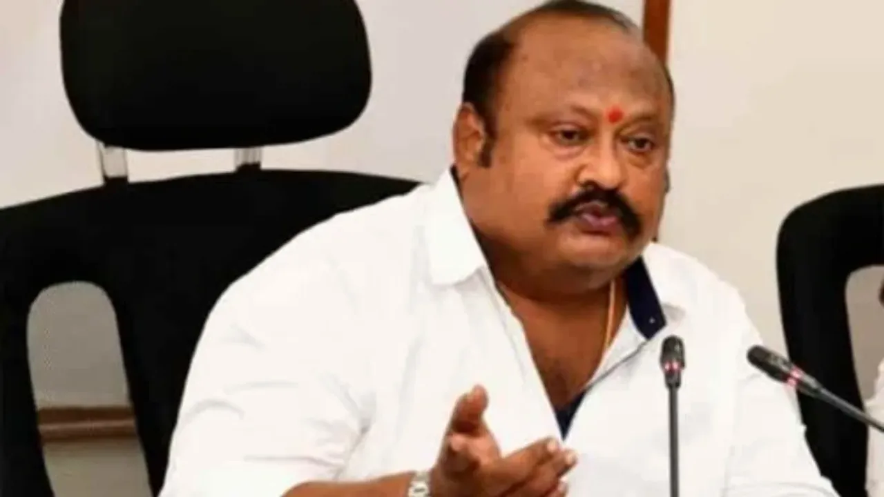 Telangana Election: బీ ఫామ్ మాకు పవిత్ర గ్రంథం.. ఈటల ఆ ఆలోచన మానుకోవాలి: మంత్రి గంగుల