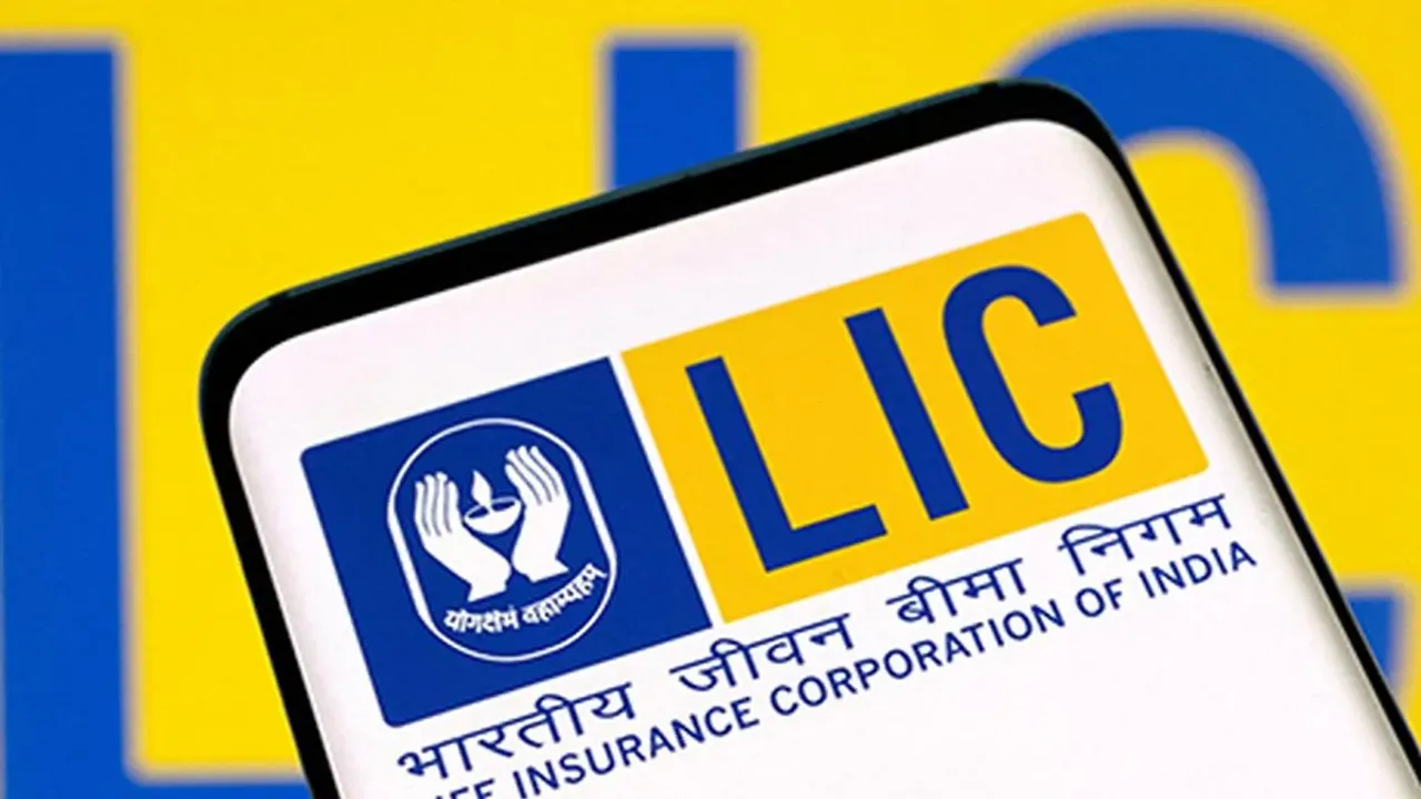 LIC: ఎస్‎బిఐని బీట్ చేసిన ఎల్‎ఐసీ...ఆ జాబితాలో అగ్రస్థానంలోకి ..!!