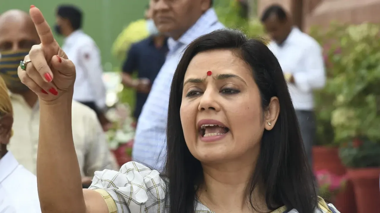 Mahua Moitra: మహువా మొయిత్రాకు మరో షాక్‌.. బంగ్లా ఖాళీ చేయాలని నోటీసులు..