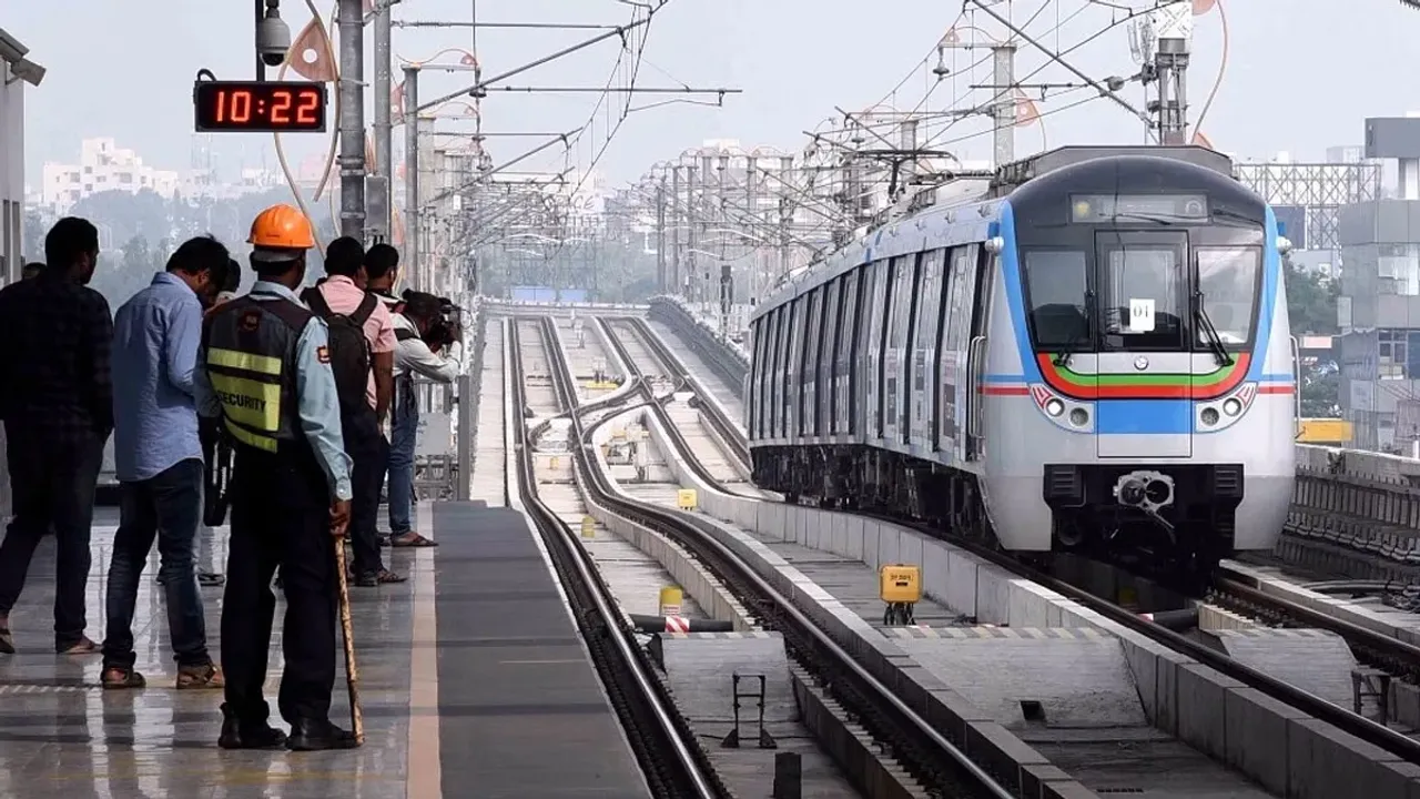 Hyderabad Metro: మెట్రోలో ప్రయాణించేవారికి అలర్ట్.. సమయంలో మార్పులు