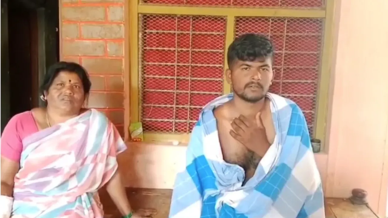 AP Crime: బైక్‌పై వెళ్తున్న తల్లీకుమారులను వెంబడించి.. వేట కొడవళ్లతో దాడి