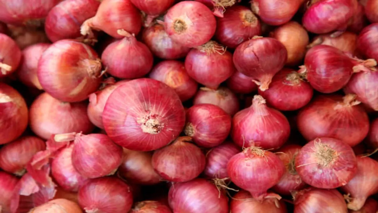 Onion Prices : కోయకుండానే కన్నీరు తెప్పిస్తున్న ఉల్లి ధరలు!