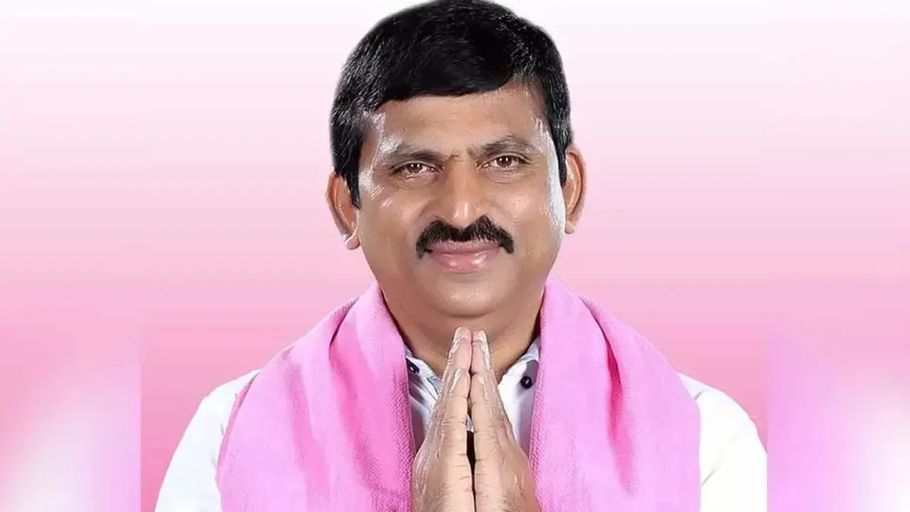 Ponguleti Srinivas: పొంగులేటి అక్కడి నుంచే పోటీ చేయాలని కోరుతూ పెట్రోల్ పోసుకున్న అభిమాని