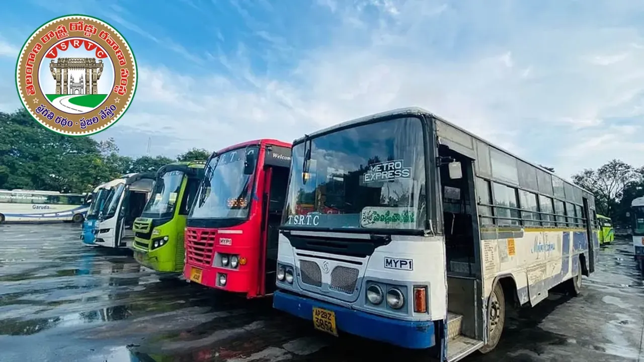 Hyderabad:ఆర్టీసీ బస్సులో మహిళ ఆగమాగం..కండక్టర్ ను కాలితో తన్నిన వైనం