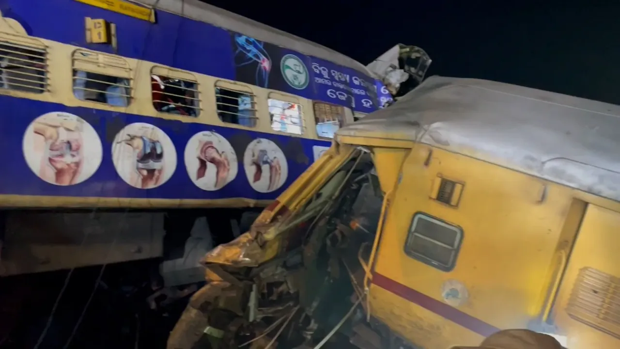 Trains:ప్రమాదం కారణంగా రద్దయిన ట్రైన్స్ వివరాలు ఇవే...