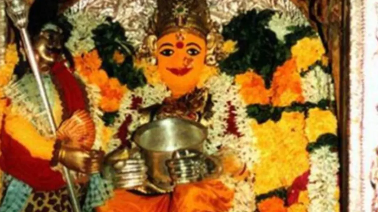 Annapurna devi: అన్నపూర్ణ దేవిగా దర్శనం ఇస్తున్న బెజవాడ దుర్గమ్మ!