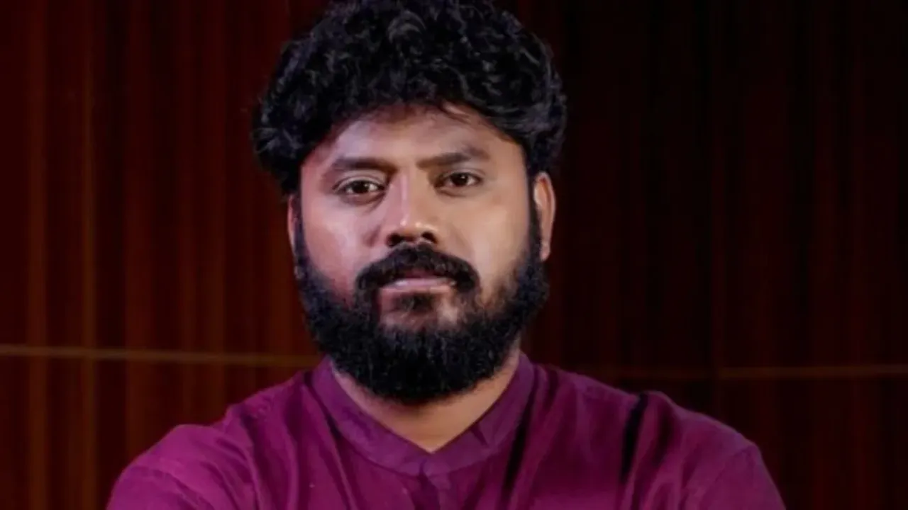 బిగ్ బాస్ హౌస్‌ నుండి  బయటకి వచ్చిన ఎమ్మెల్యే..! గెంటేశారా..?