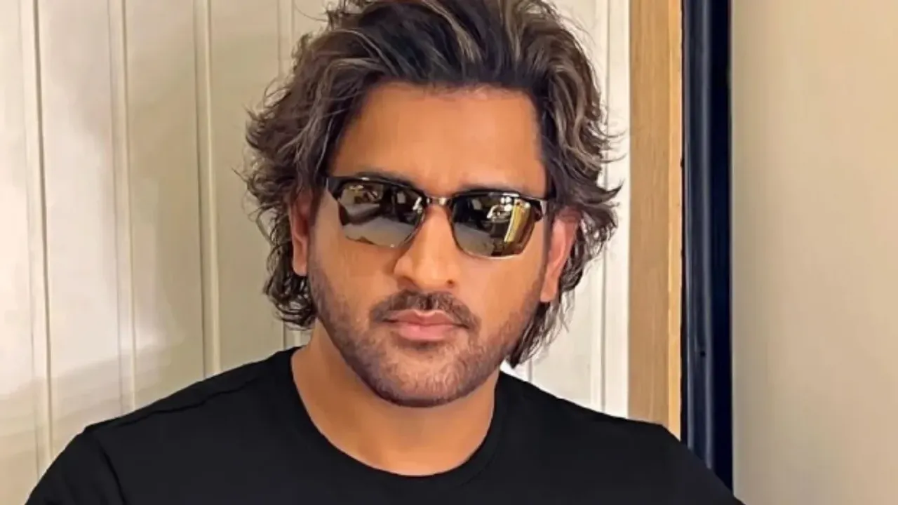 Dhoni: వాట్ ఏ స్టైల్.. హాలీవుడ్ స్టార్లను తలదన్నేలా ధోనీ లుక్.. ఫోటోస్‌పై ఓ లుక్కేయండి..!!