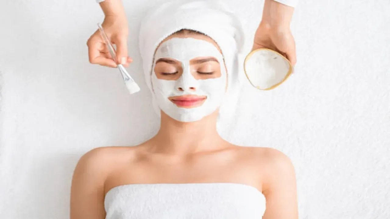 Skin Care: బ్యూటీపార్లర్ వెళ్లక్కర్లేదు..ఇంట్లోనే ఈ ఫేషియల్ చేసుకోవచ్చు..!!