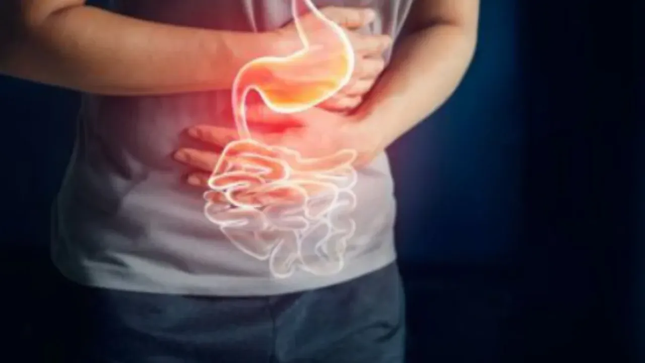 Food poison: యూనివర్సిటీ హాస్టల్‌ లో ఫుడ్‌ పాయిజినింగ్‌..300 మంది విద్యార్థినులకు అస్వస్థత!