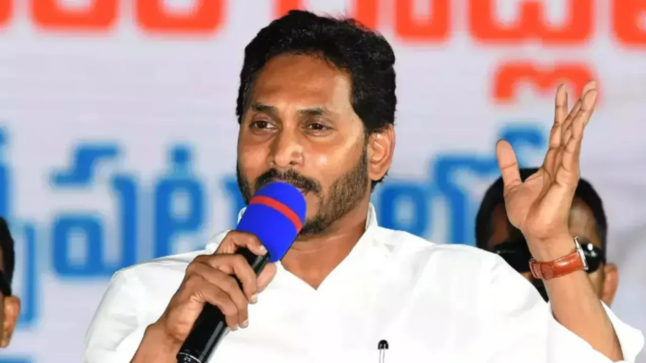 YS Jagan: కుట్రలు చేస్తారు.. కుటుంబాలను చీలుస్తారు: సీఎం జగన్ సంచలన వ్యాఖ్యలు
