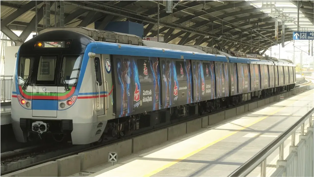 Hyderabad Metro Trains: కొత్త సంవత్సరం వేళ...హైదరాబాద్ మెట్రో కీలక నిర్ణయం..!!