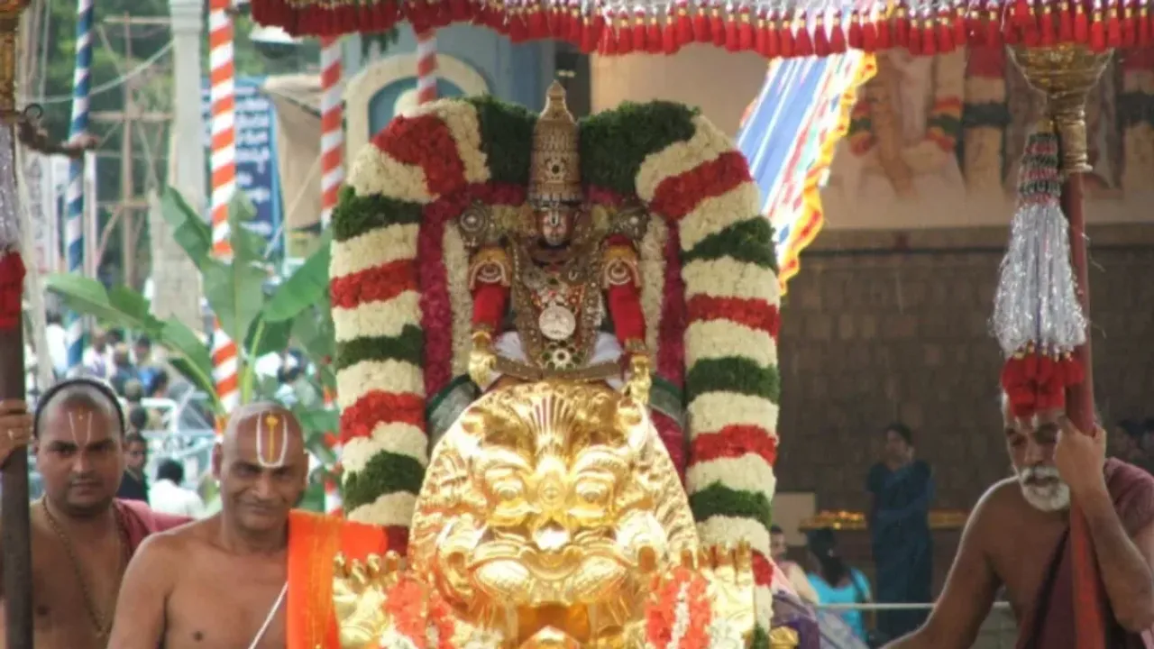 Tirumala Brahmotsavam : సింహ వాహనం పై భక్తులకు దర్శనం ఇచ్చిన స్వామి వారు!