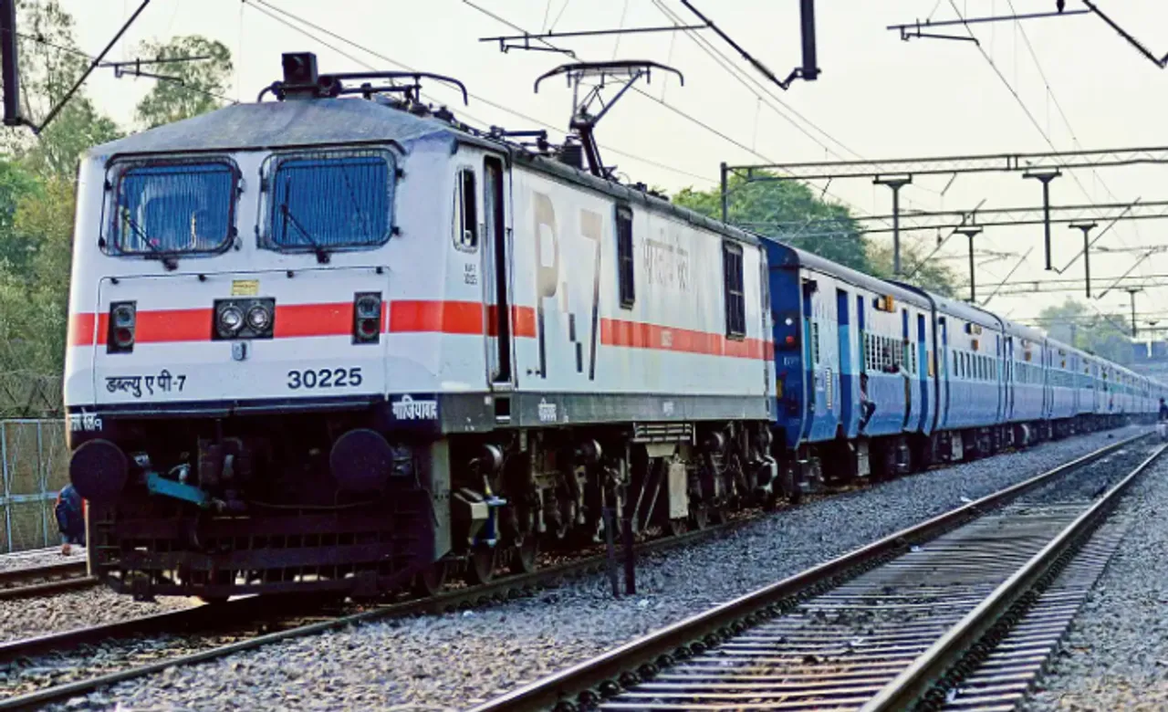 Railways Offer: రెండు రోజుల టికెట్ ధరతో నెలంతా ప్రయాణం.. ప్రయాణికులకు రైల్వే బంపరాఫర్!