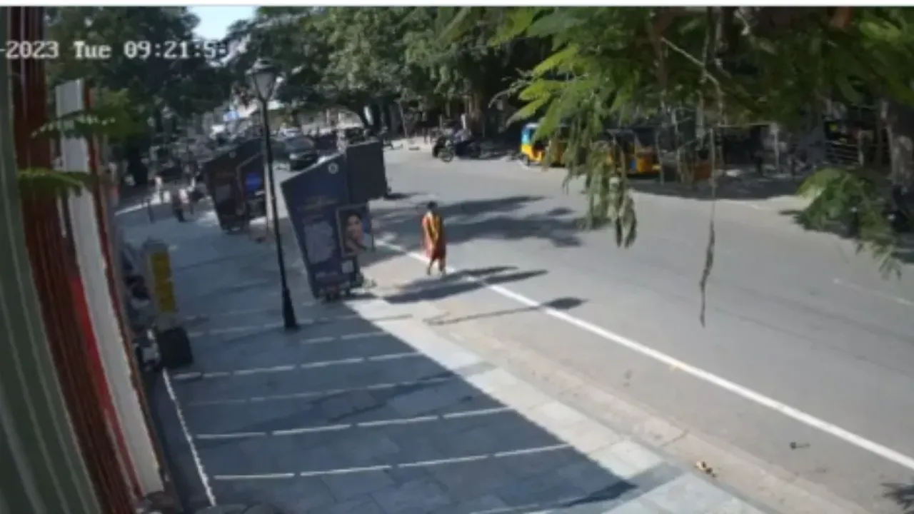 Watch Video: ఈ వీడియో చూస్తే రోడ్డుపై నడవాలంటే భయపడుతారు..!!