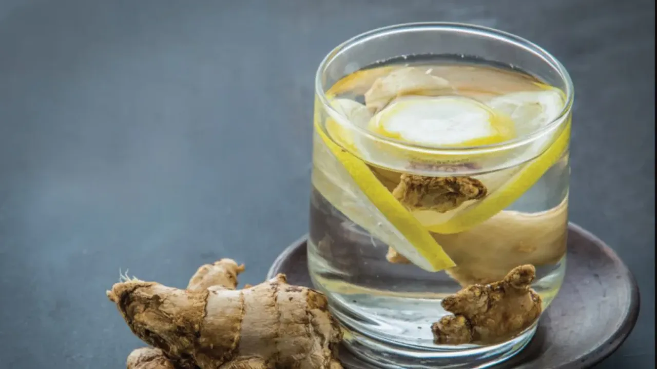 Ginger Water: అల్లం వేడినీటిలో క‌లిపి తాగుతున్నారా..? జాగ్రత్తలు తెలుసుకోండి