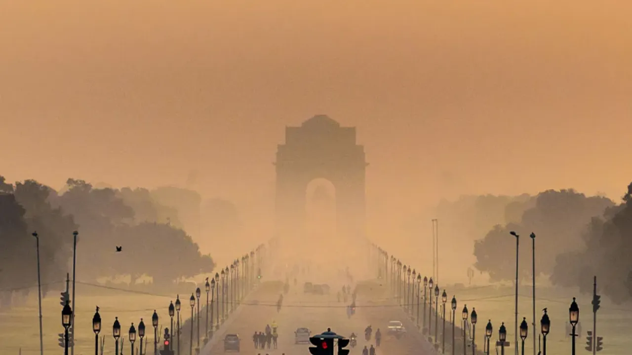 Delhi Air Pollution: ఢిల్లీలో కాలుష్యాన్ని తగ్గించడానికి కృత్రిమ వర్షం
