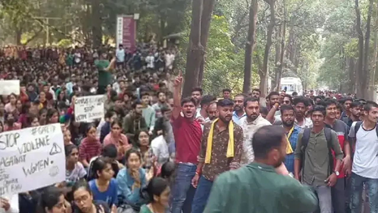 IIT-Banaras: ఐఐటీ-బనారస్‌లో చల్లారని మంటలు.. మరో విద్యార్థినిపై వేధింపులు 