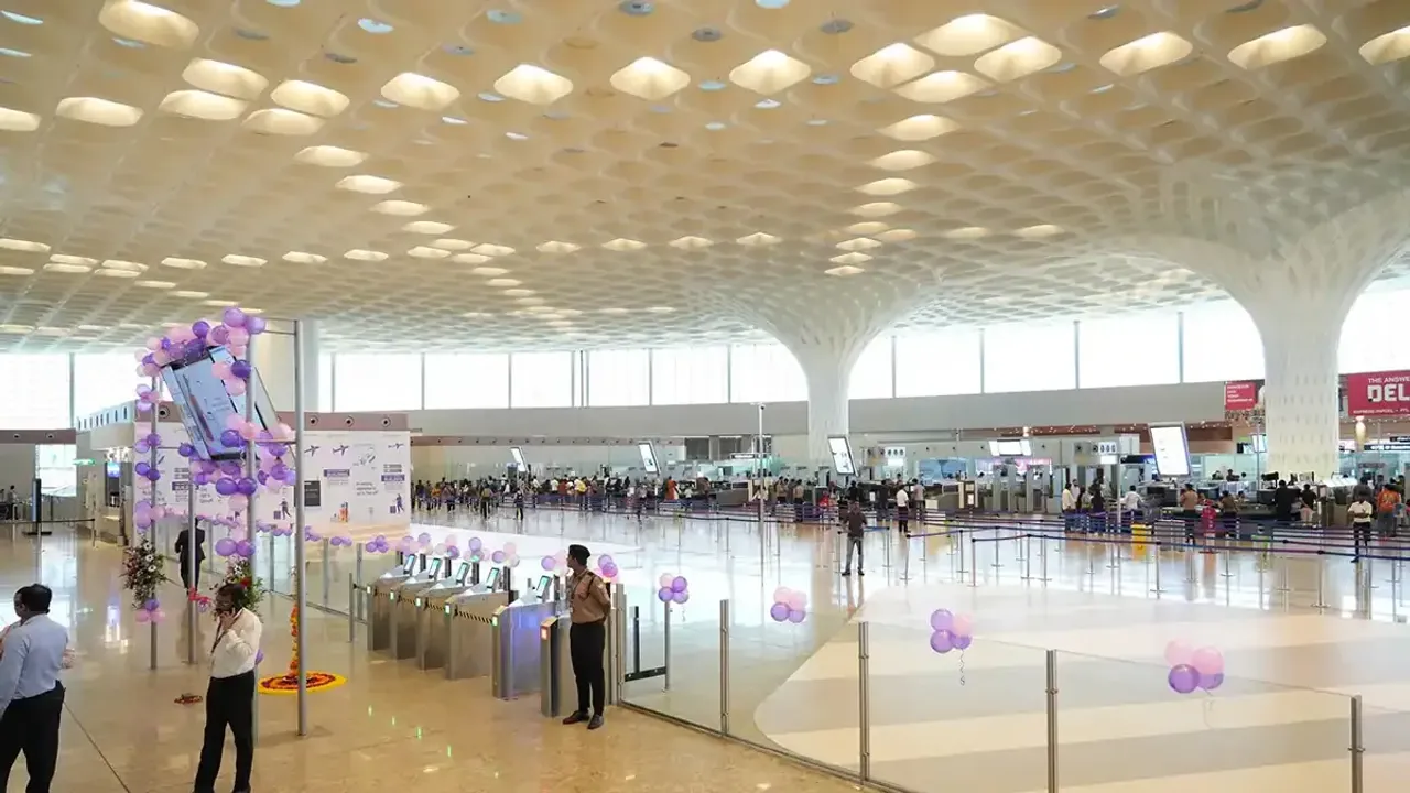 Mumbai Airport: అలా చేయకుంటే ముంబయి ఎయిర్‌పోర్టును పేల్చివేస్తానంటూ బెదిరించిన దుండగుడు..