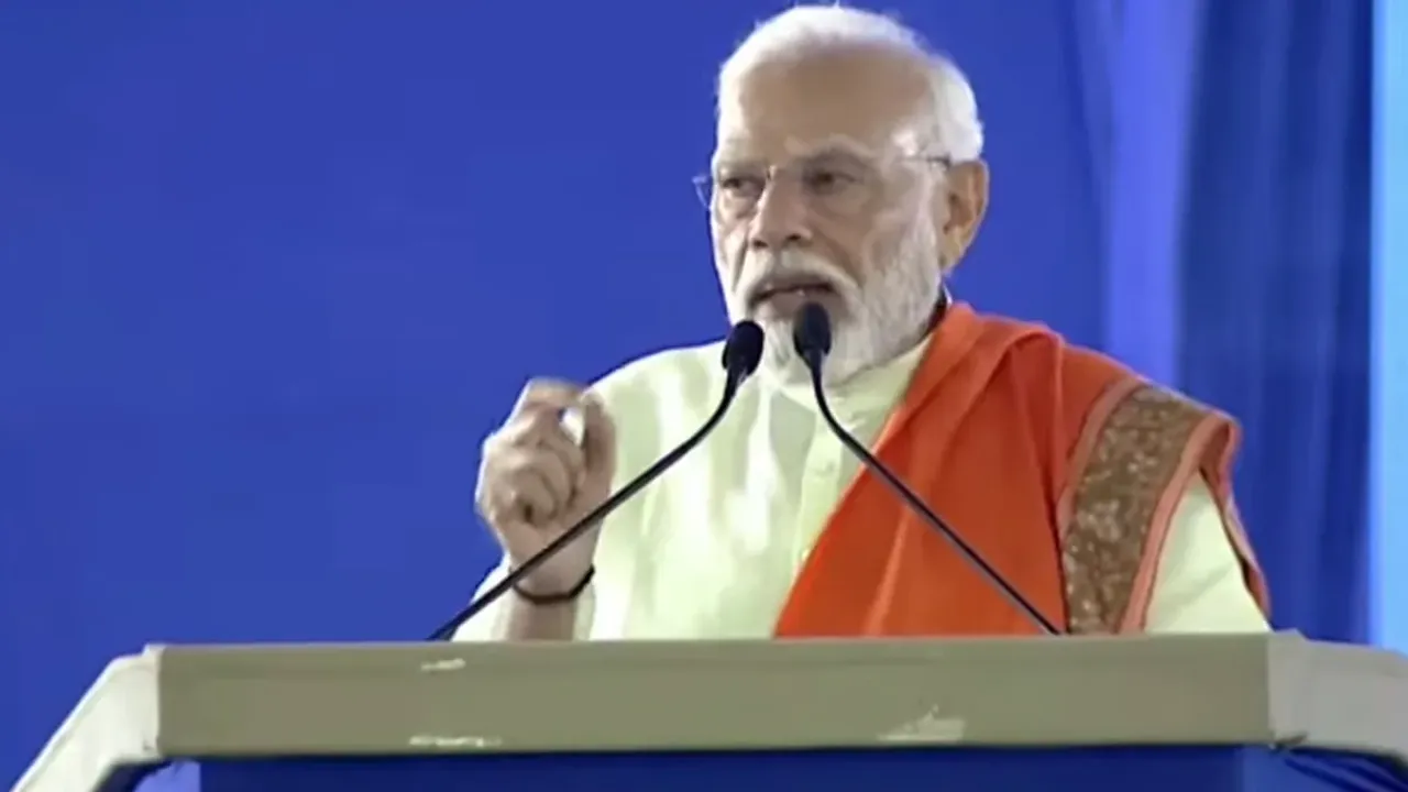 Modi Security  : పీఎం పర్యటనలో బయటపడ్డ భద్రతా లోపం..కాన్వాయ్ కు అడ్డొచ్చిన మహిళ...!!