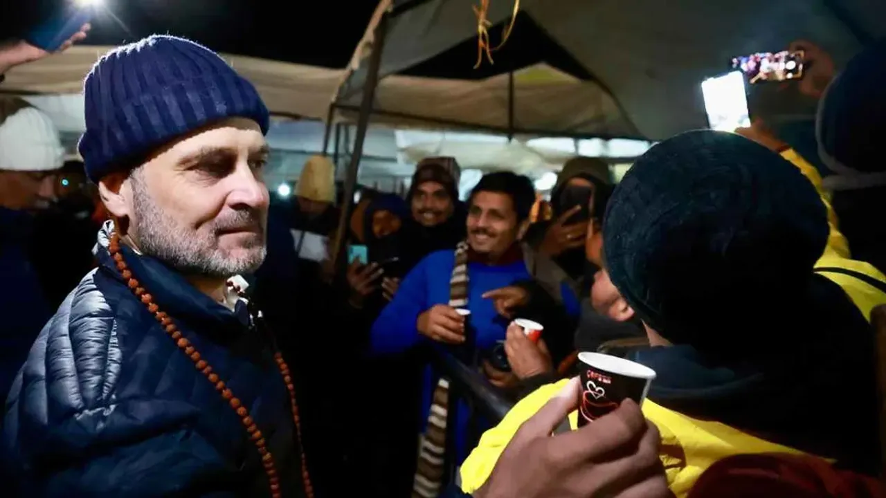 Rahul Gandhi: కేదార్‌నాథ్‌లో భక్తులకు 'టీ' అందించిన రాహుల్ గాంధీ.. ఫొటోలు వైరల్